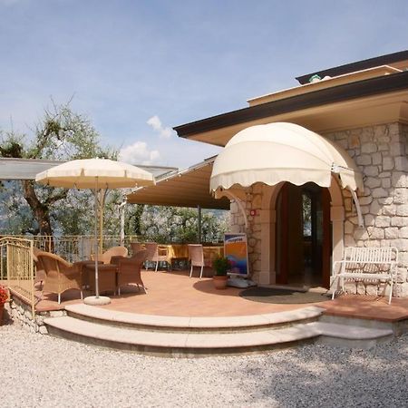 Residence Casa Maria Асенца ди Бренцоне Екстериор снимка