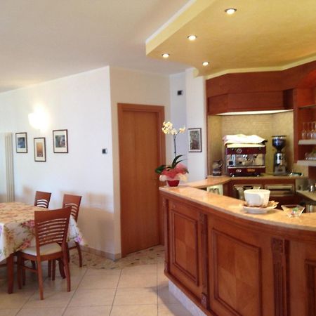 Residence Casa Maria Асенца ди Бренцоне Екстериор снимка