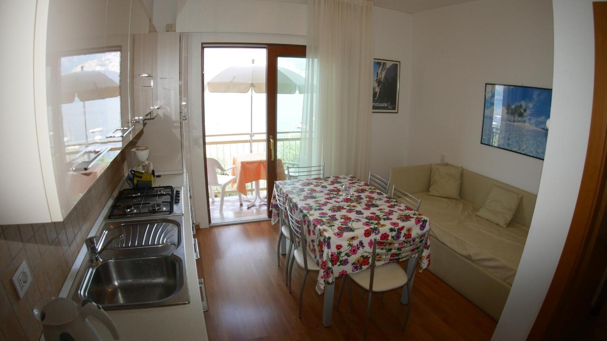 Residence Casa Maria Асенца ди Бренцоне Екстериор снимка