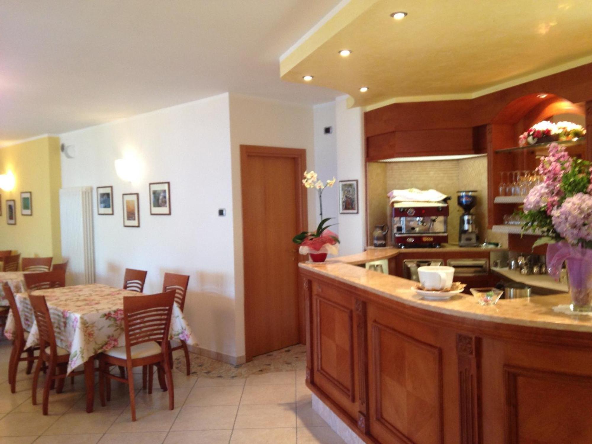 Residence Casa Maria Асенца ди Бренцоне Екстериор снимка