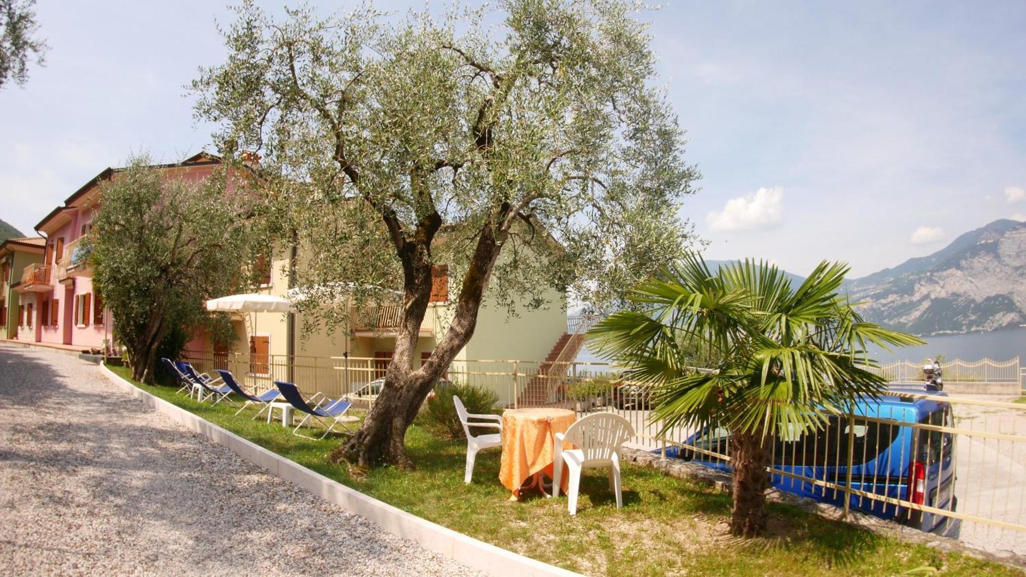 Residence Casa Maria Асенца ди Бренцоне Екстериор снимка
