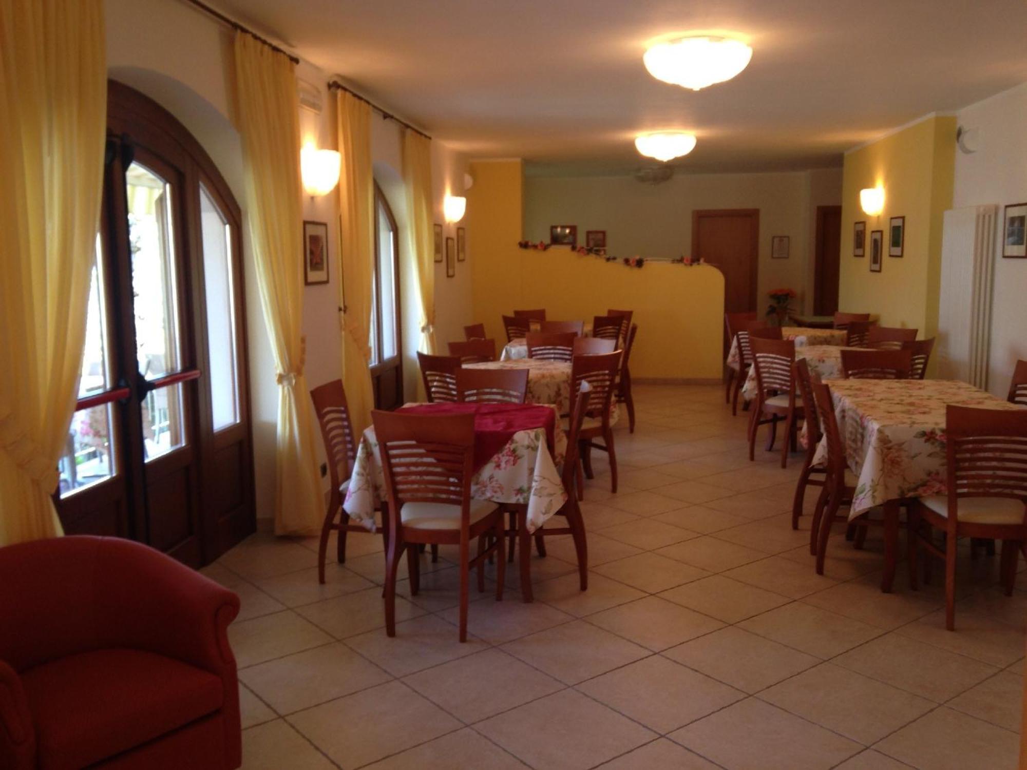 Residence Casa Maria Асенца ди Бренцоне Екстериор снимка